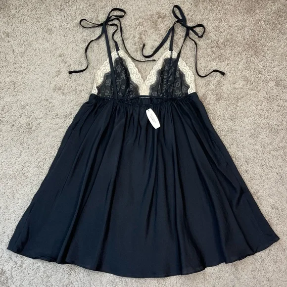 NWT Victoria’s Secret Lace Silk Babydoll Bow Romantic Lingerie Slip Dress Small - Picture 14 of 15